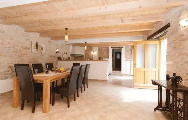 Villa 704 Batlug